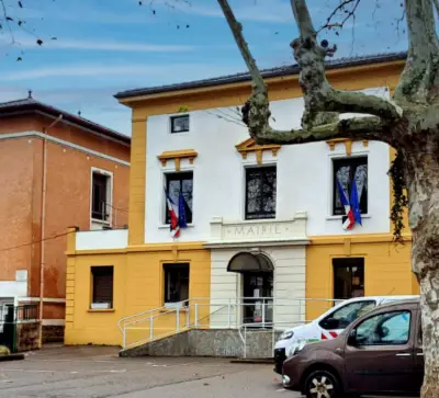 Photo de la mairie de cailloux sur fontaines