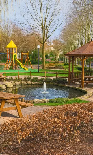 Image générée par IA pour décrire le projet réalisable d'aménagement de la mare pour en faire un lieu de vie